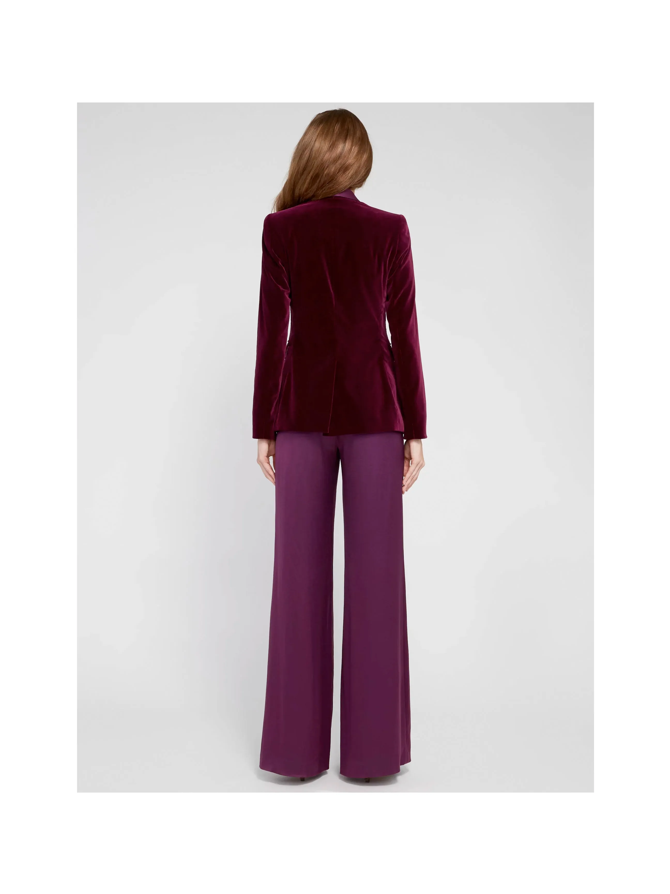 Alice   Olivia - Macey Fitted Strong Shoulder Velvet Blazer in Merlot