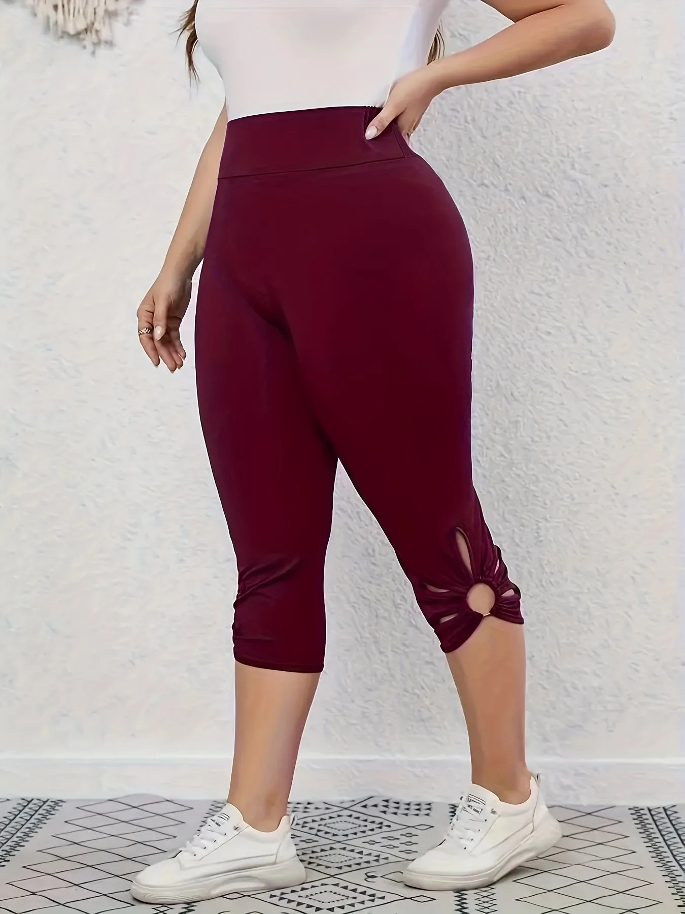 Curve Appeal Women's Plus Solid Cut Out Ring Capri Leggings for Active Style and Comfort