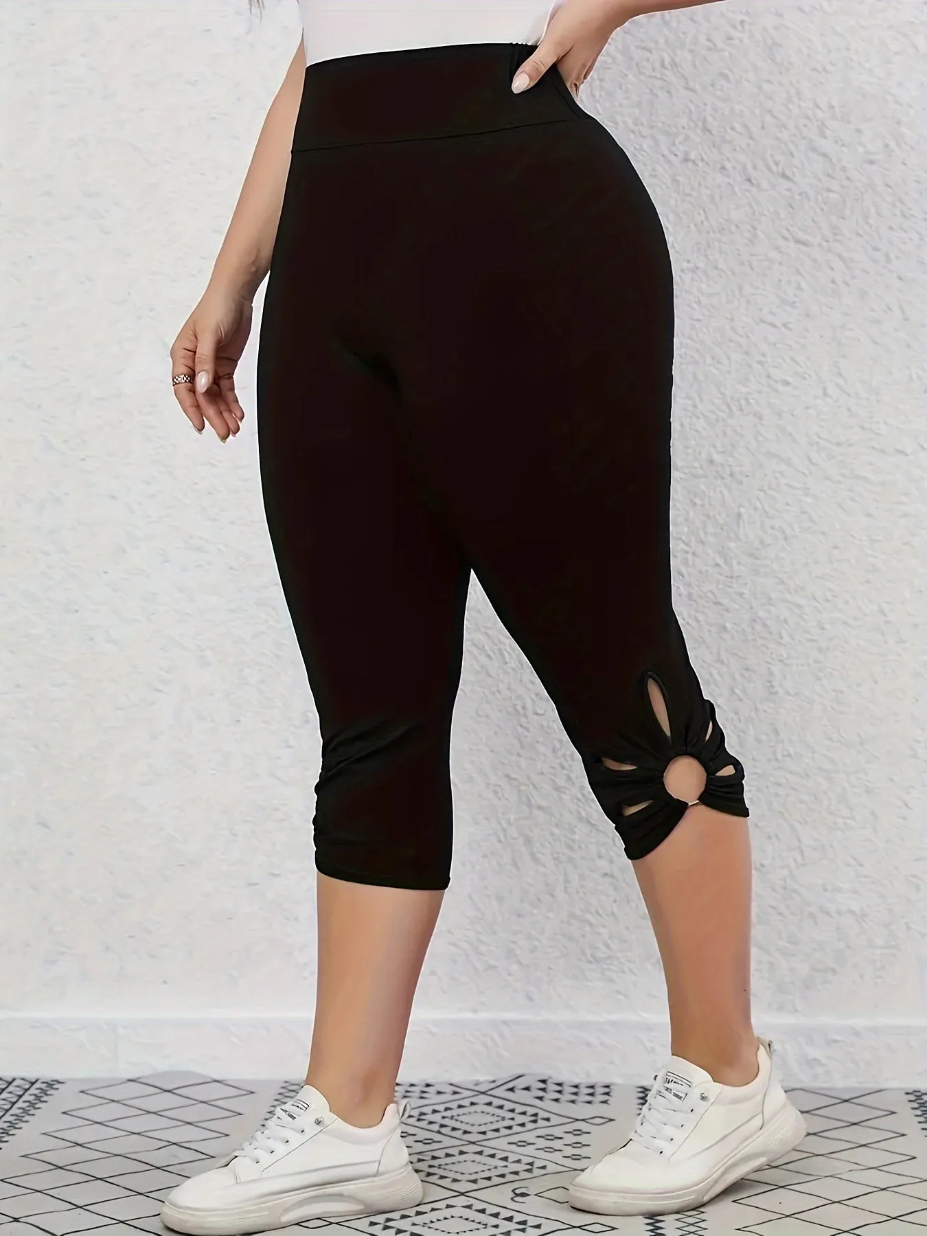 Curve Appeal Women's Plus Solid Cut Out Ring Capri Leggings for Active Style and Comfort